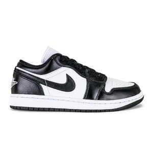 Nike Air Jordan 1 low sneaker in black and white